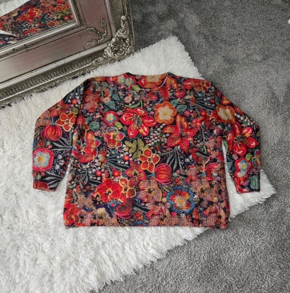Floral Print Sweater. Size 3XL. New without tags.